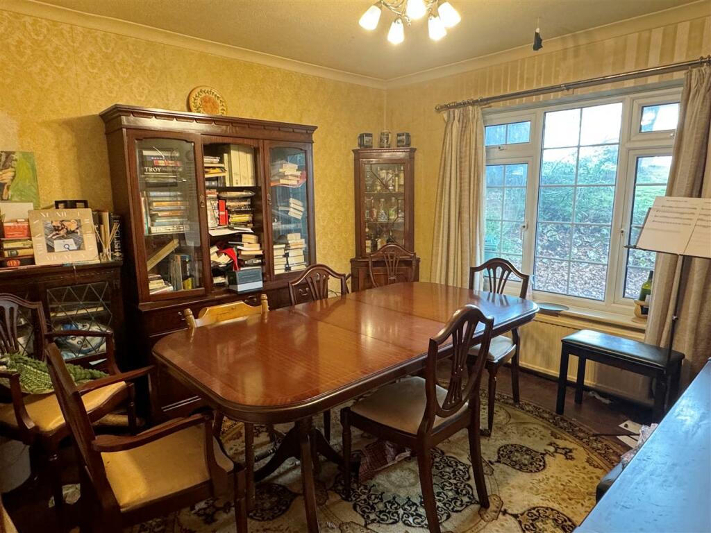 Dining 1.JPG