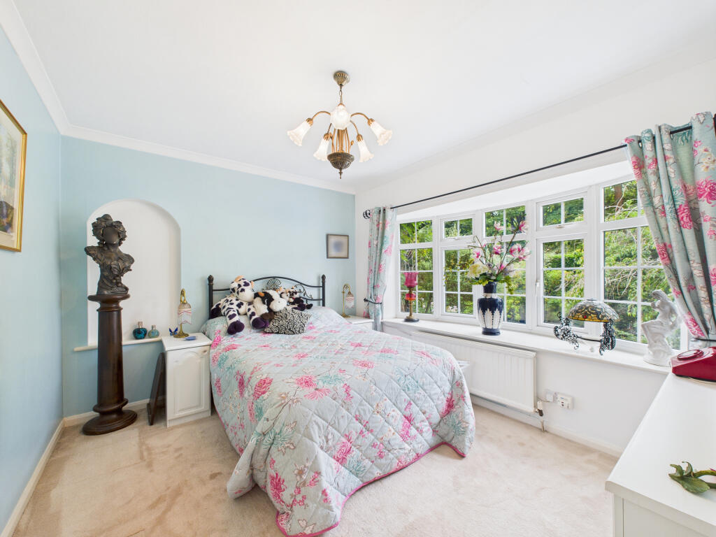 CAM02909G0-PR0466-STILL013