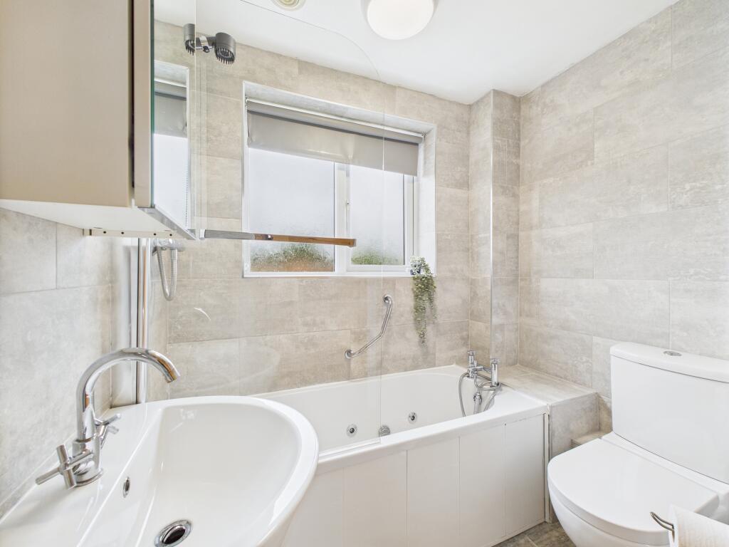 CAM04825G0-PR0144-STILL009