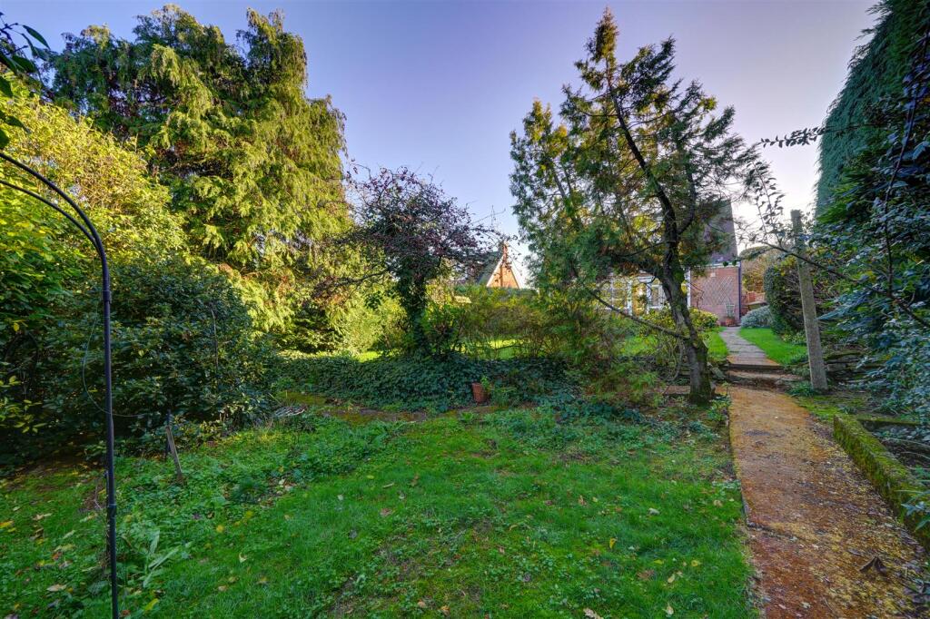 31 Hazelwood Close (23).jpg