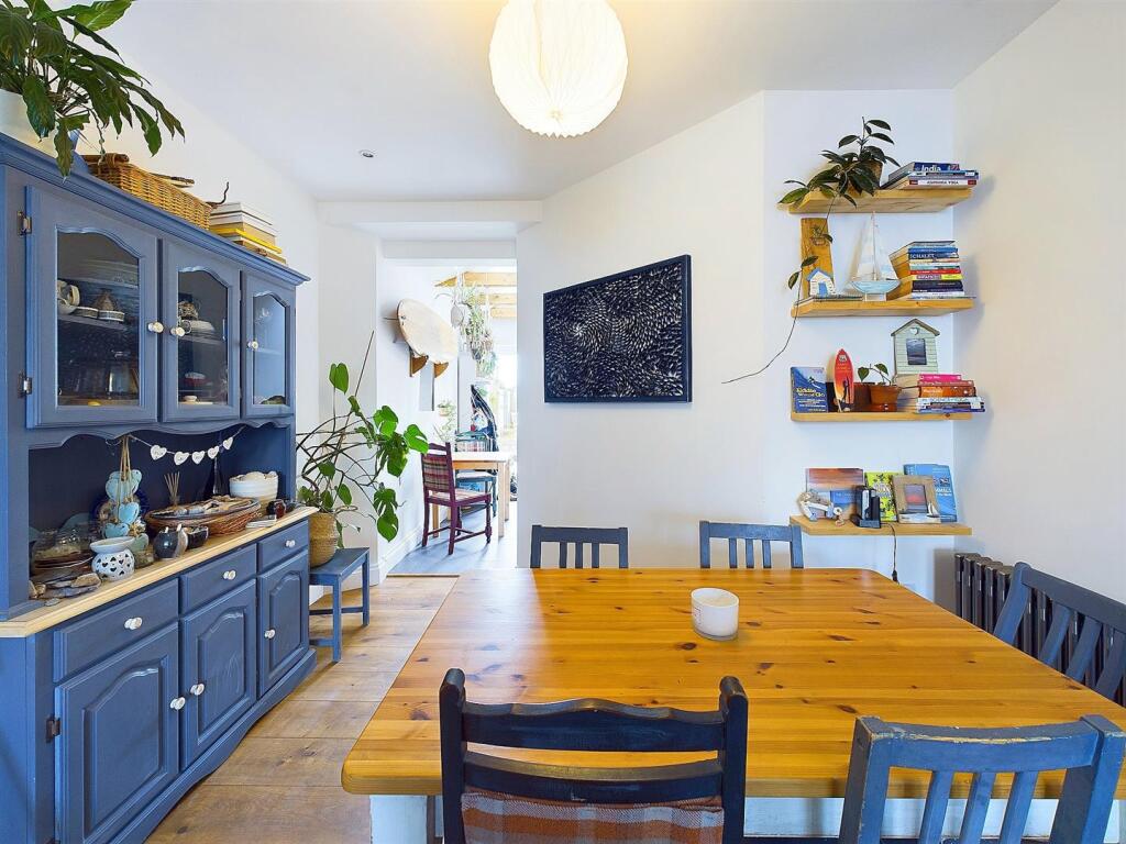 Diner to Kitchen