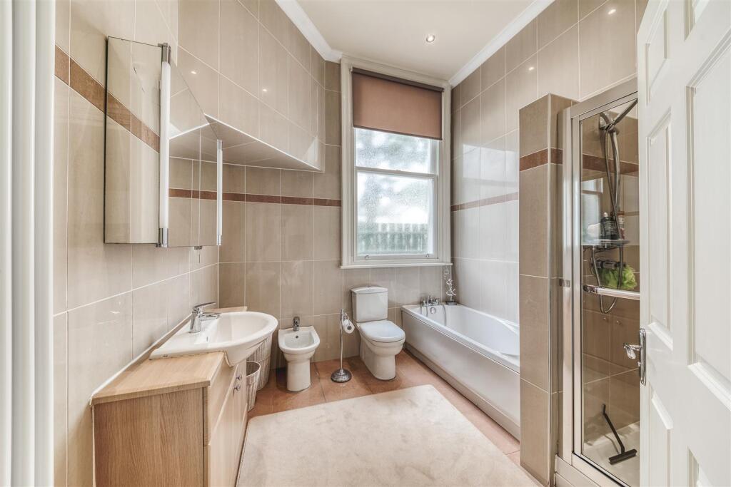 Superbly Appointed En-Suite Bathroom