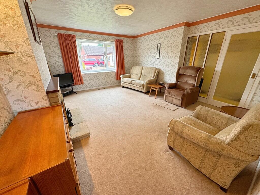 Living Room alt a...