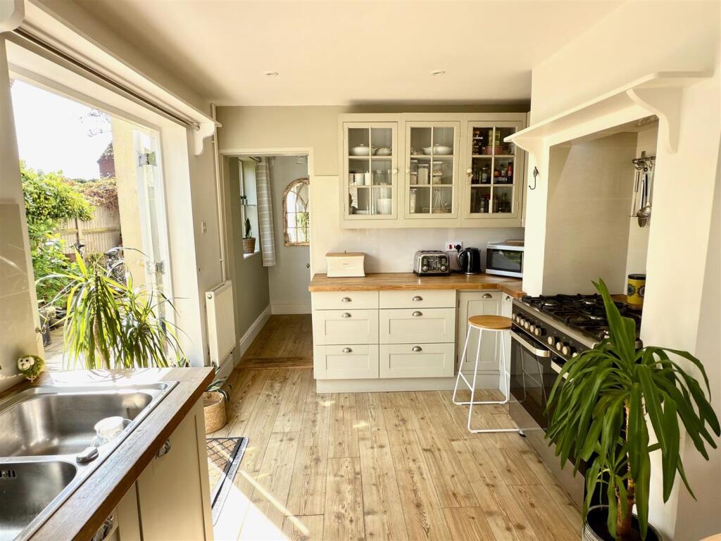 Kitchen To Garden.jpg