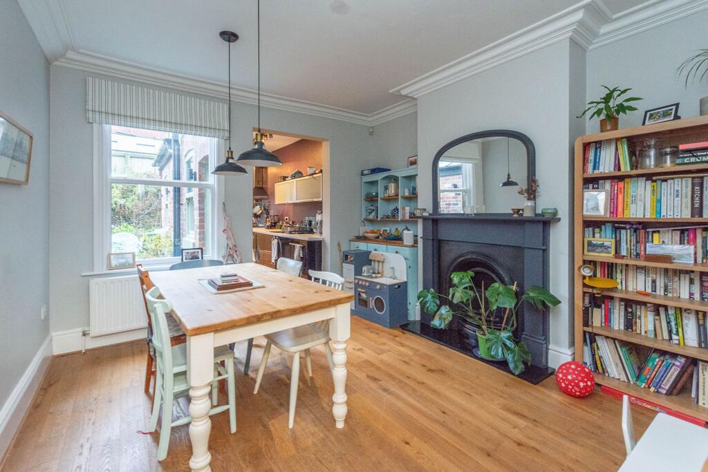 LIVING ROOM DINER AND KITCHEN