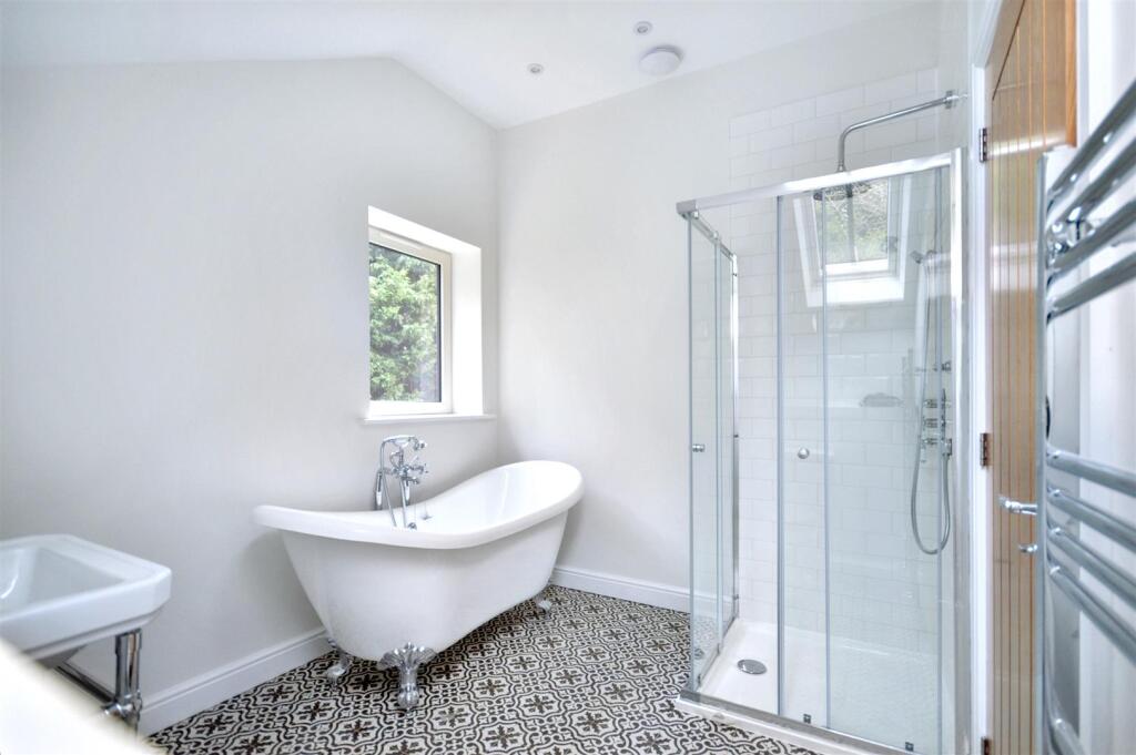 Ensuite Bathroom.jpeg