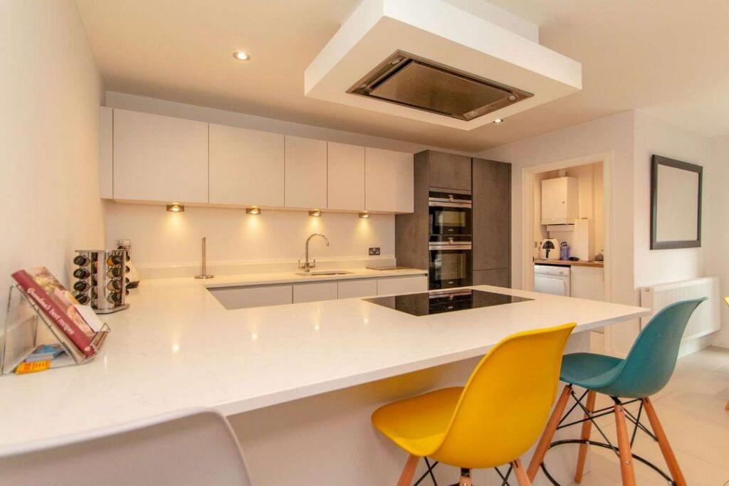 Kitchen Area Aspect 2