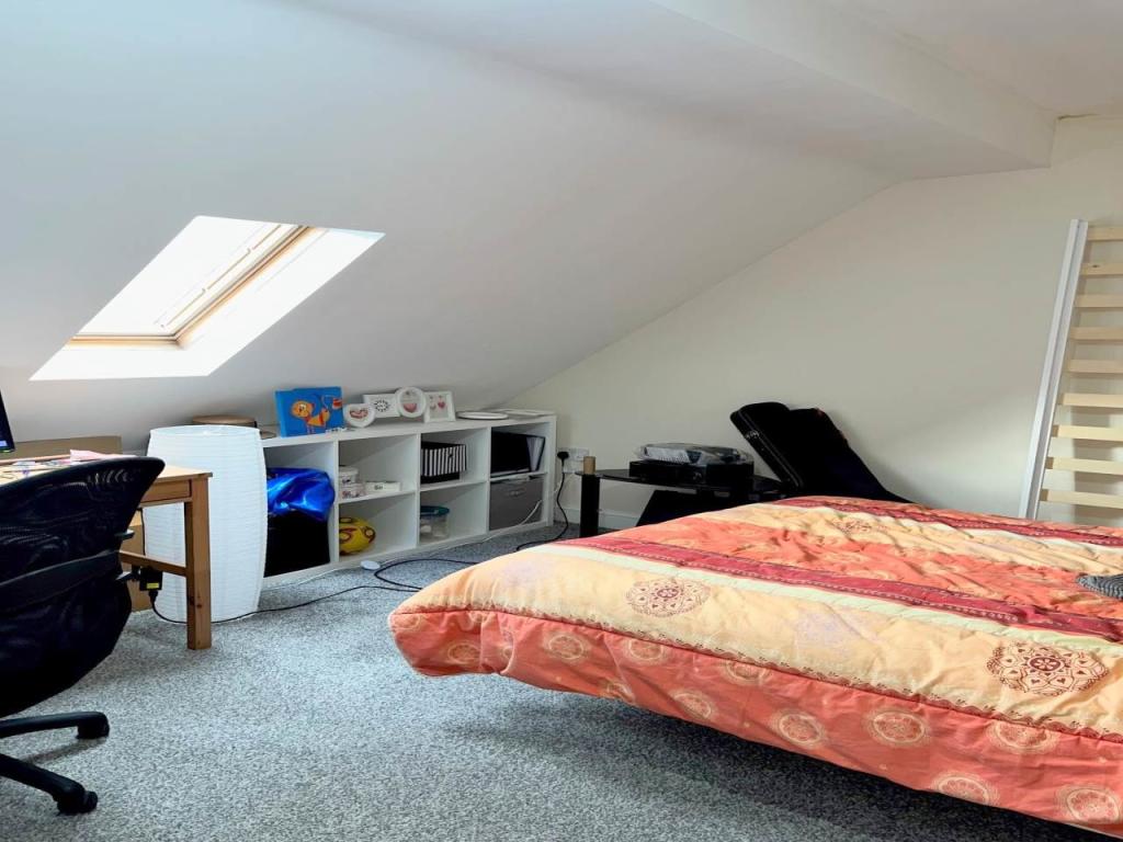 Bed 2,2