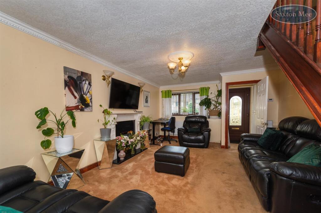 68 Paterson Close - lounge 2460.jpg