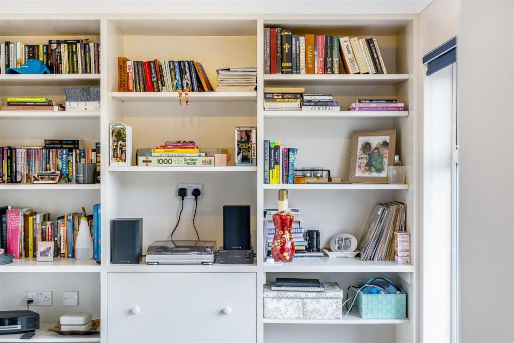 28 Ashton Hall Drive (Wyberton)-19.jpg