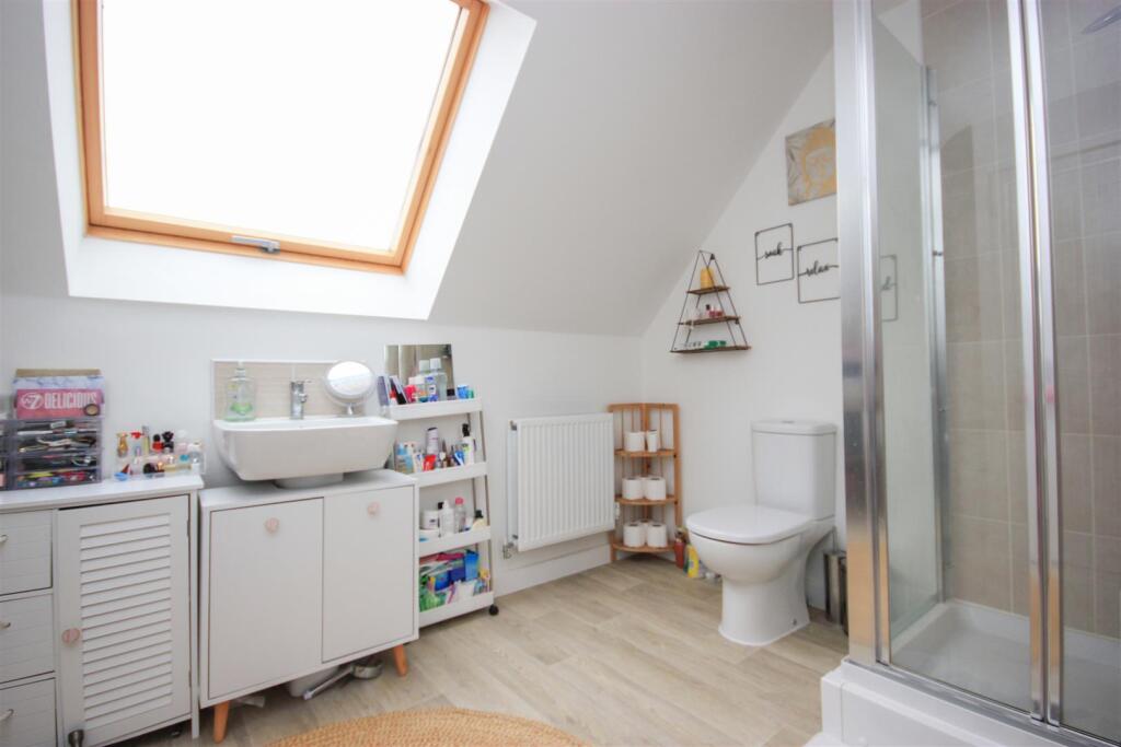 Ensuite 2.jpg