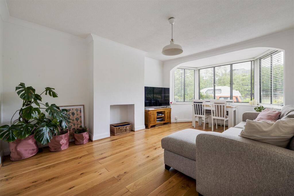 Forest Court E11