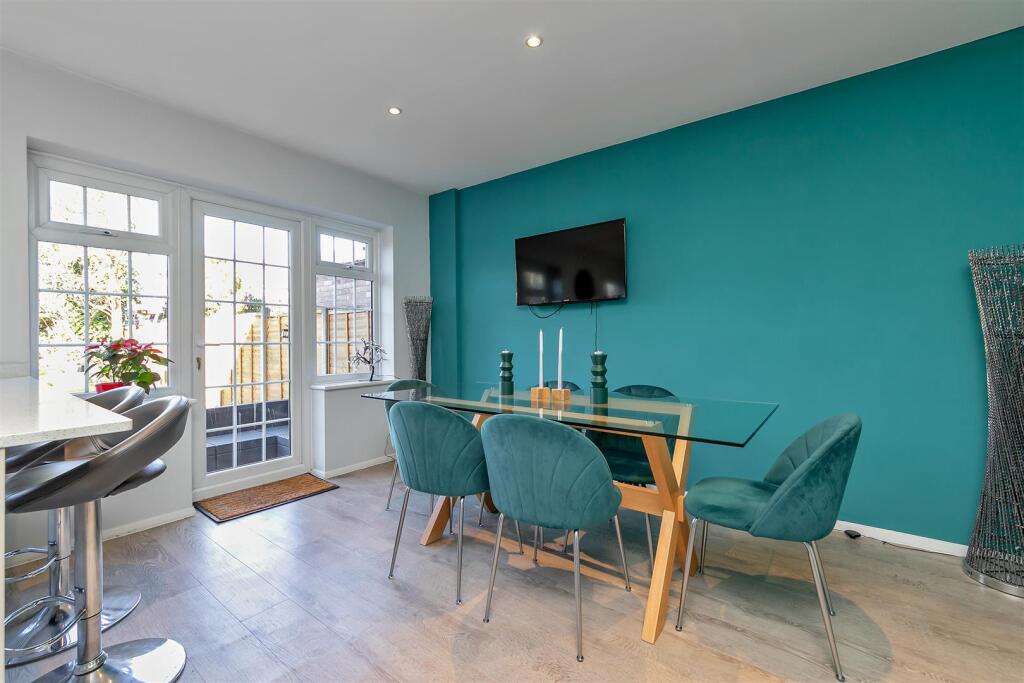 15BlackthornClose-25.jpg
