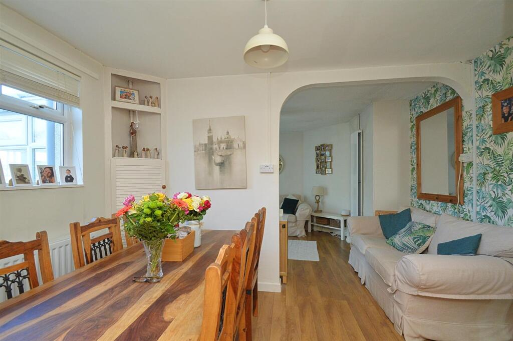 resizedDiningArea.jpg