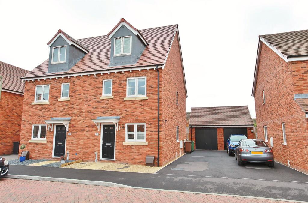49 Rooks End - Front Photo .JPG