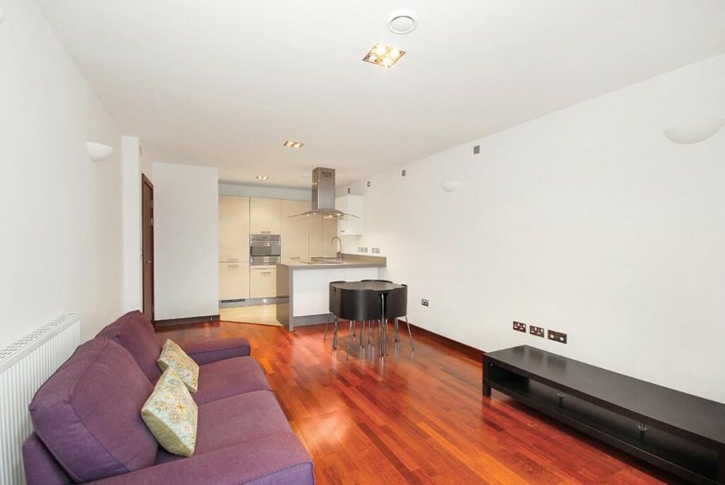 Open-Plan Main Li...