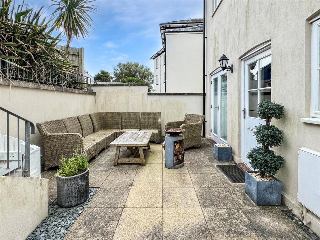 27 Stret Caradoc Garden