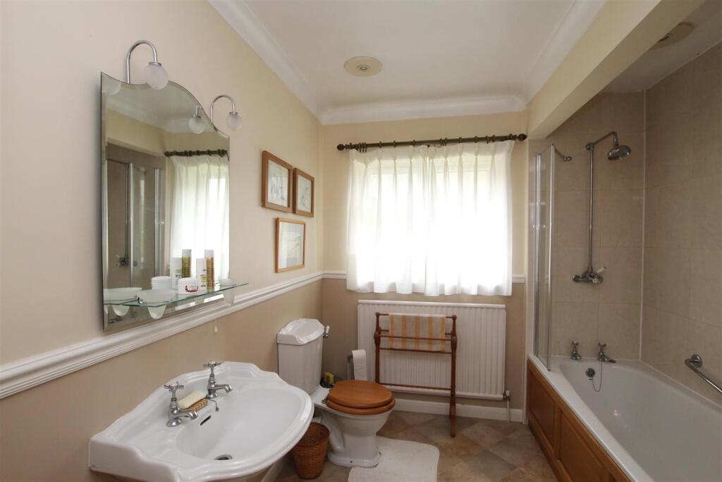Bathroom.JPG