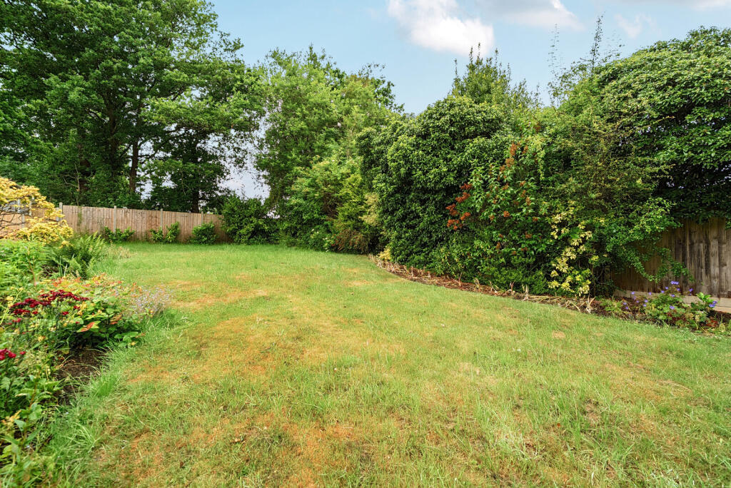 1299002-6-683f037...