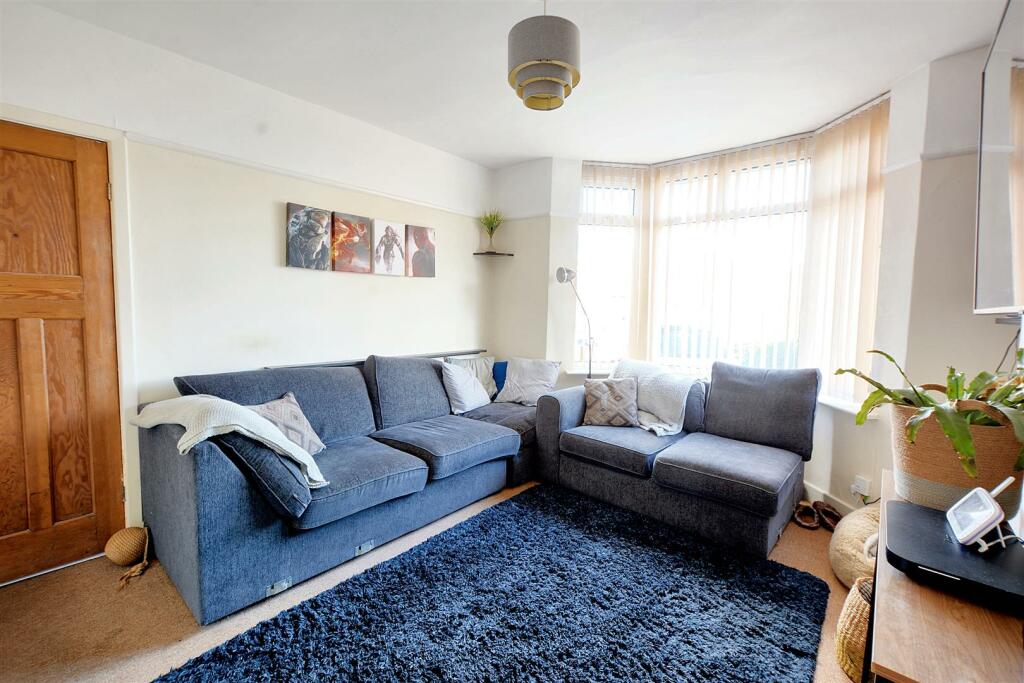 Living Room_2.jpeg