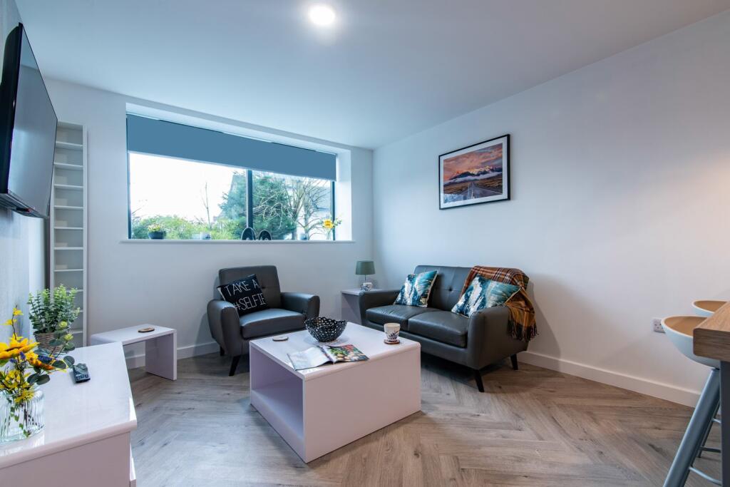 Student Digs - Broad