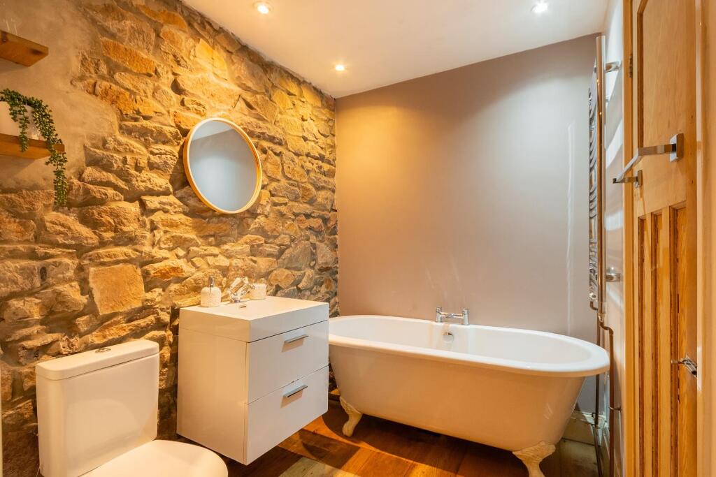 4C4CSP - Bathroom A.jpg