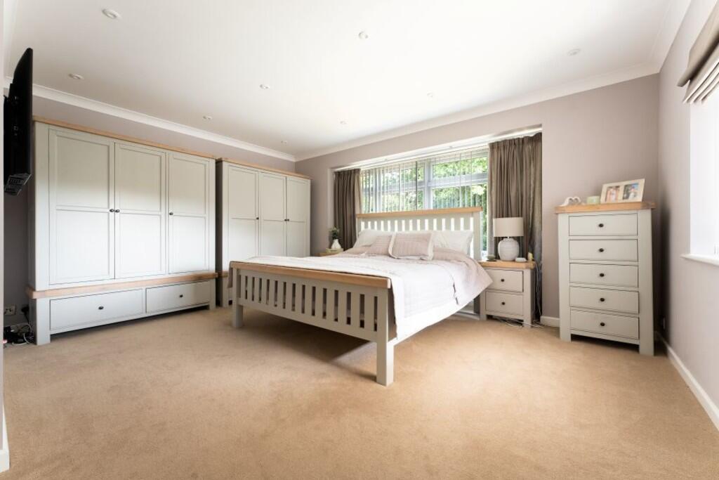 15 Barry Gardens-...