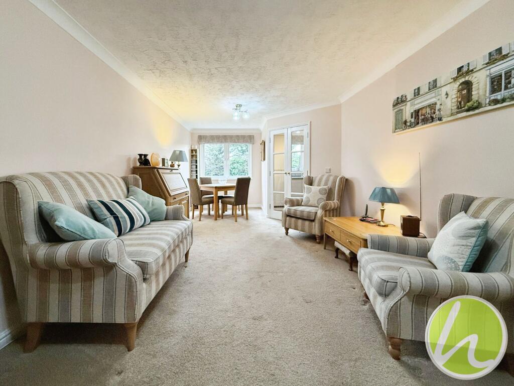 Living Room/ Dining Area
