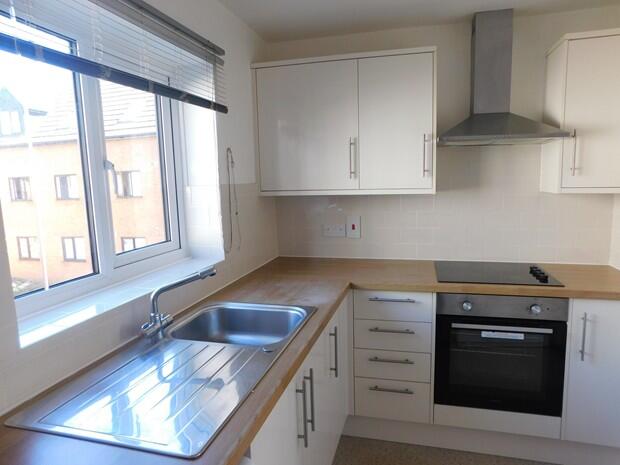2 Gatcombe House Kitchen (3)