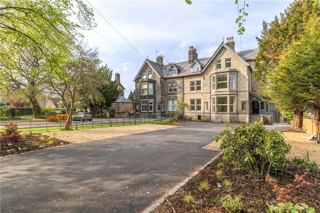 Parking &amp; Gardens