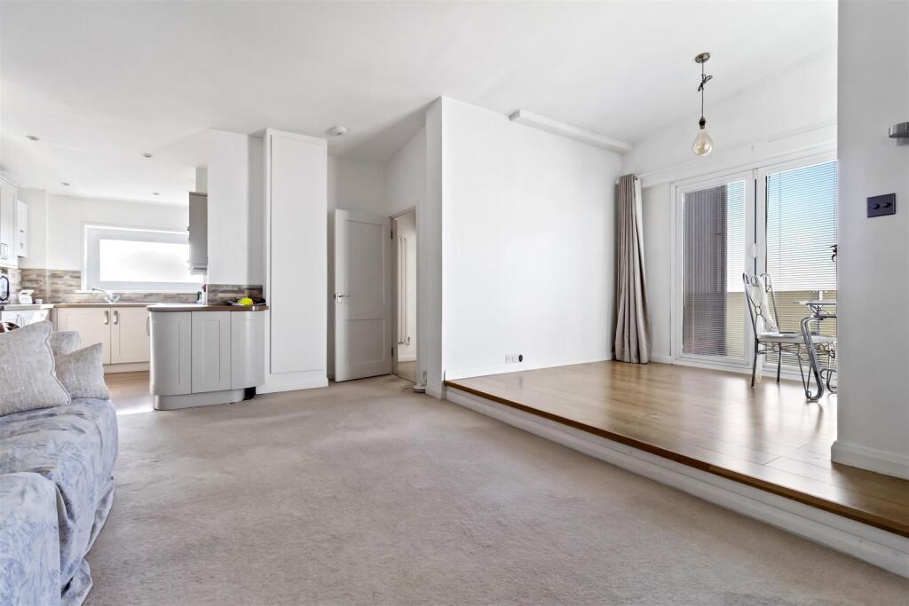 wells court, 11-001.JPG