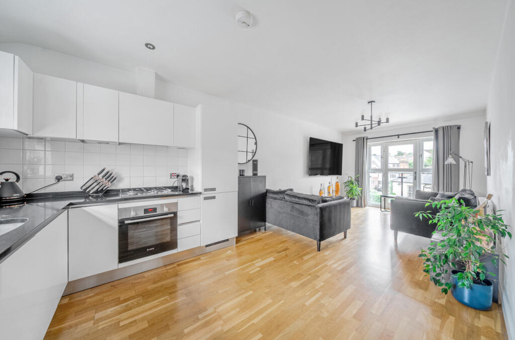 1326810-9-687a025...