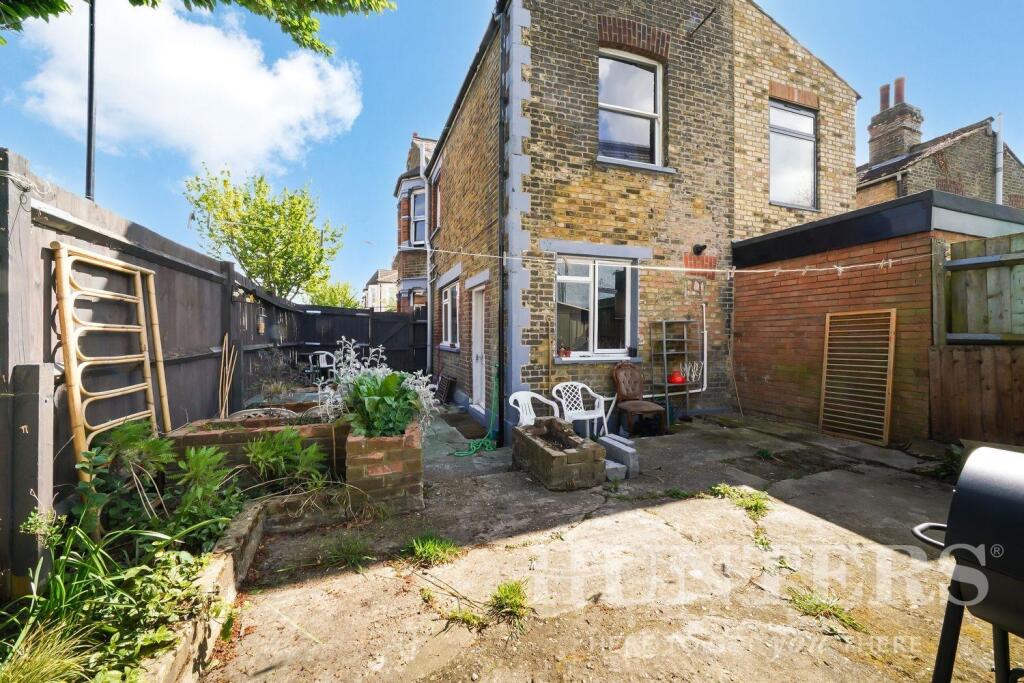 61 Fairbourne Road - TXpylRyebxaxpYAxVop8.jpg