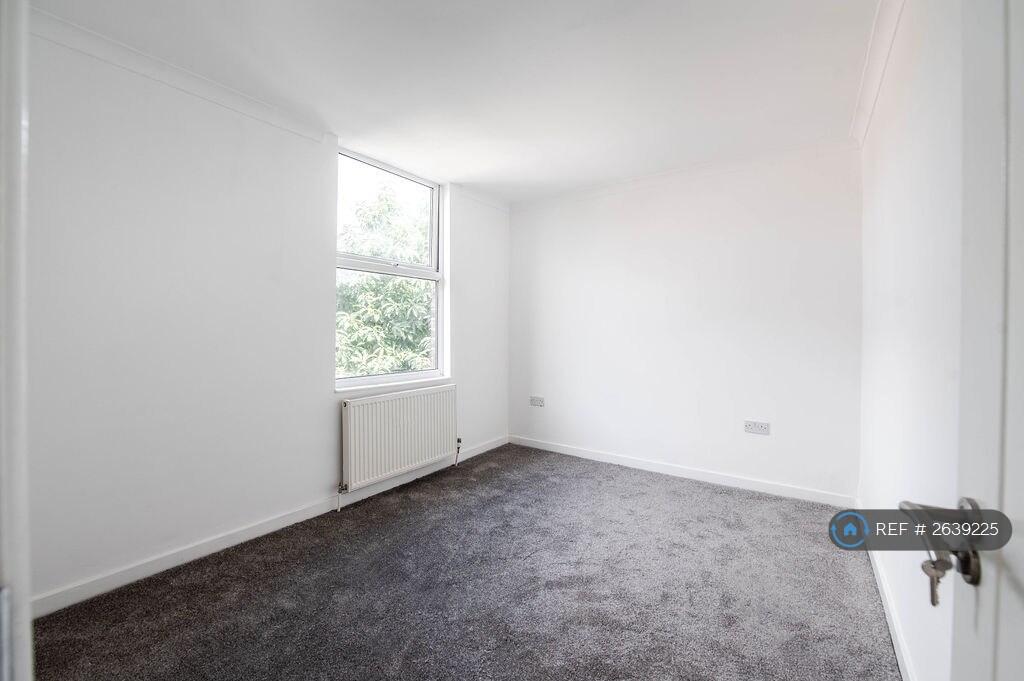 Living Room Or 3rd Bedroom - Now Furnished