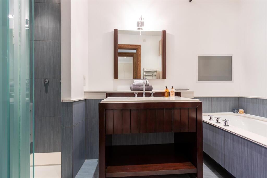 en-suite 1 (1 of 1).jpg