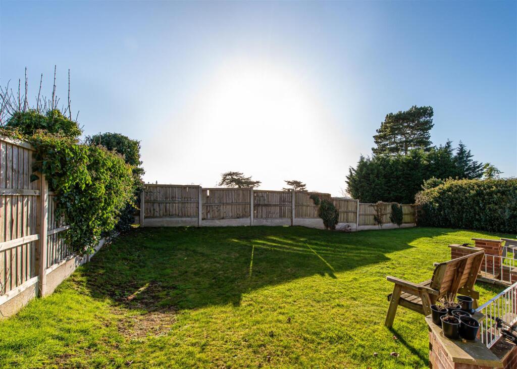 77 Mount Road-gdn2.jpg