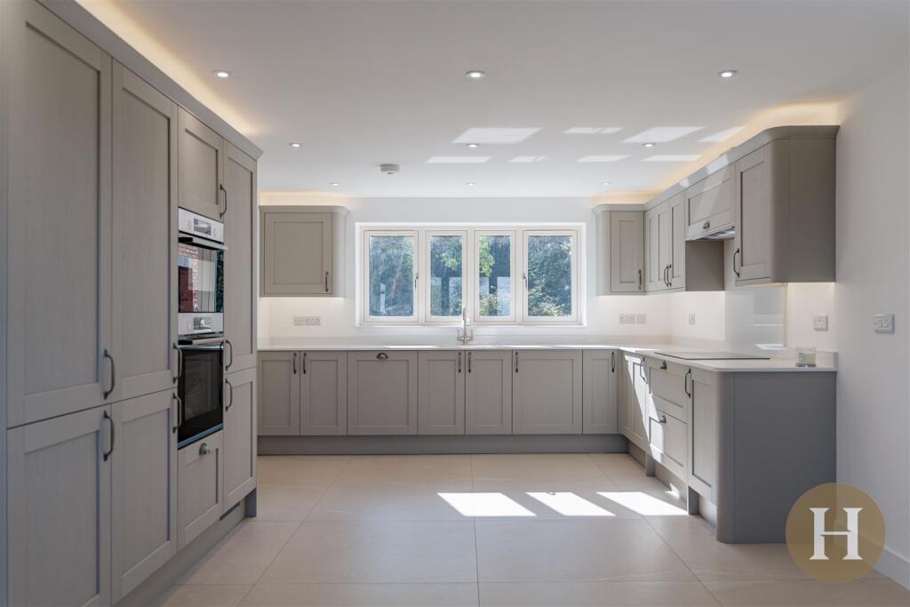 Hadleigh Estate Agents-64.jpg