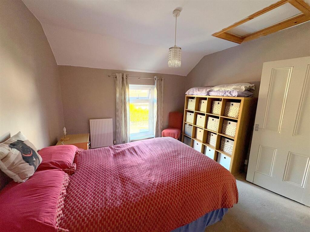 Bedroom 1b.jpg