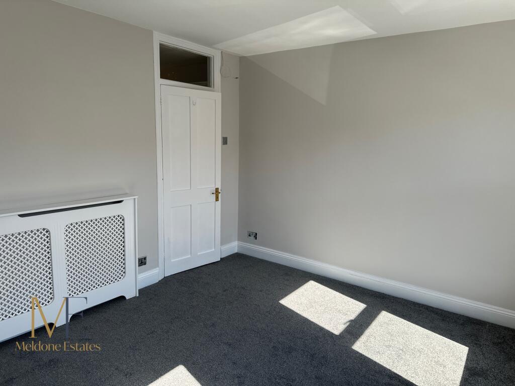 Bedroom 1 -3.JPG