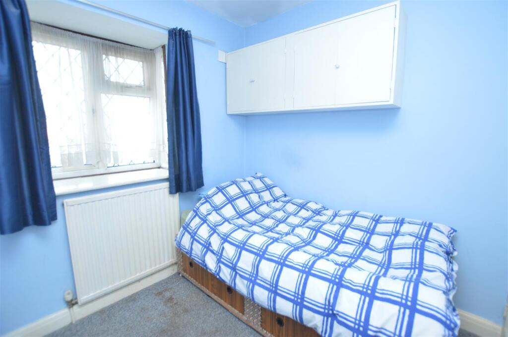 191 Whitton Dene bed 3.JPG