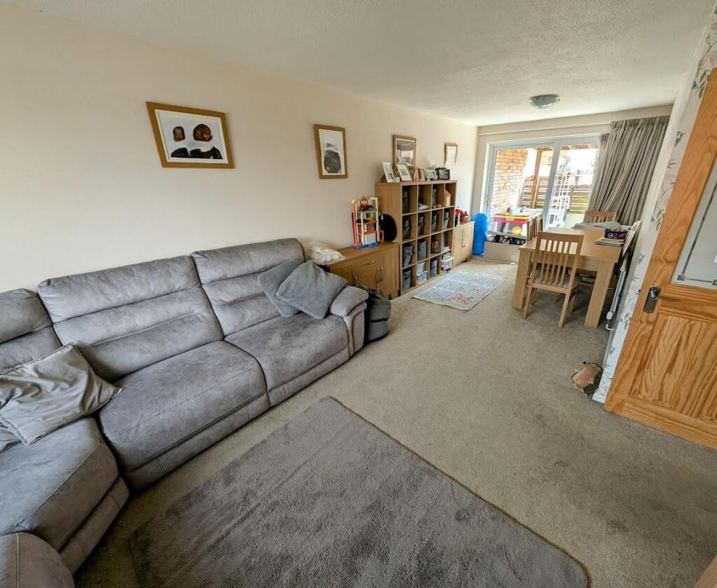 17 Badgeworth lounge 2.jpg