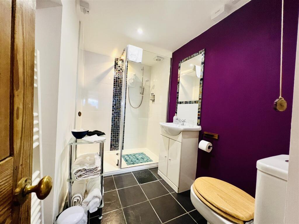 EN SUITE