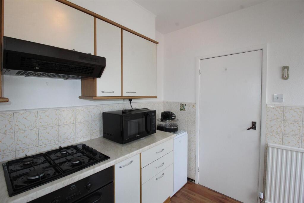 Allenby Road, 35 - kitchen 3.JPG