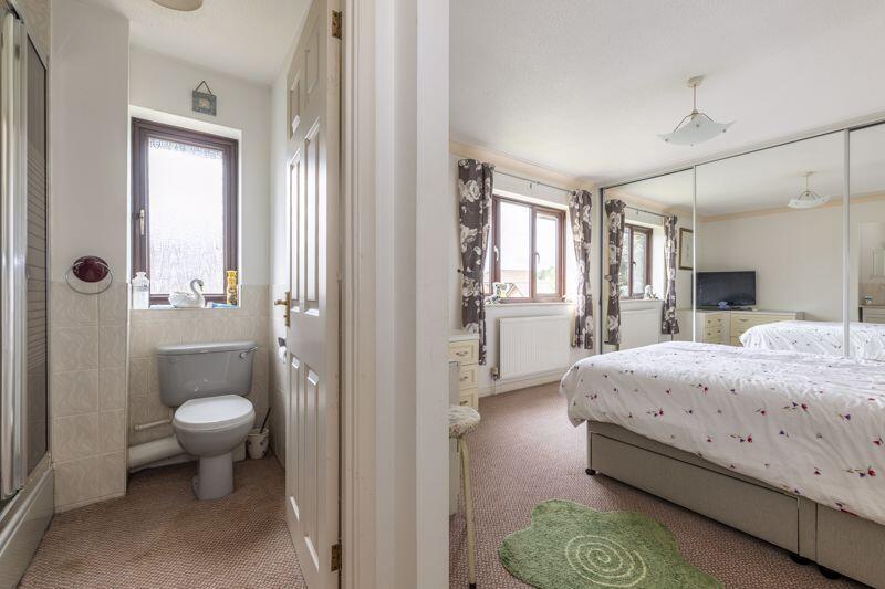 Master to En Suite