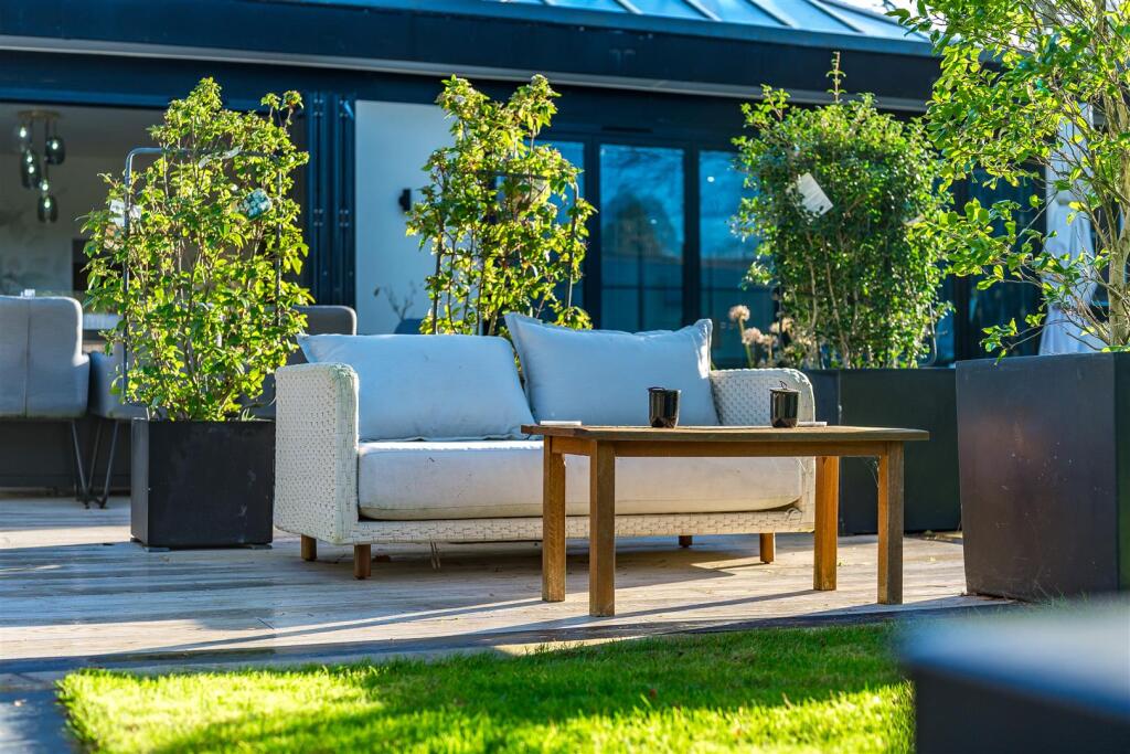 Outside seating - vendor.jpg