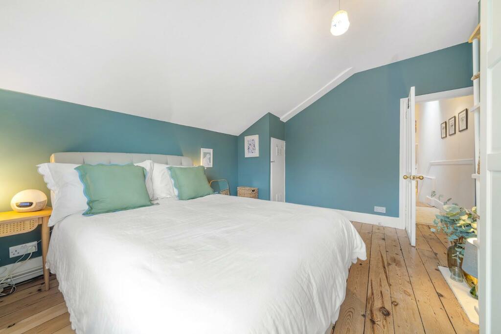 Bedroom 2 (3).jpg