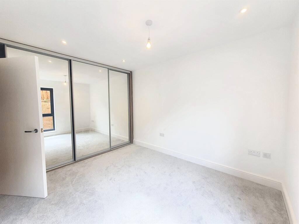 1 Double Bedroom