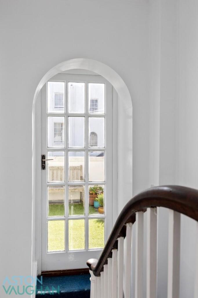 Crescent Place, 4-004.jpg