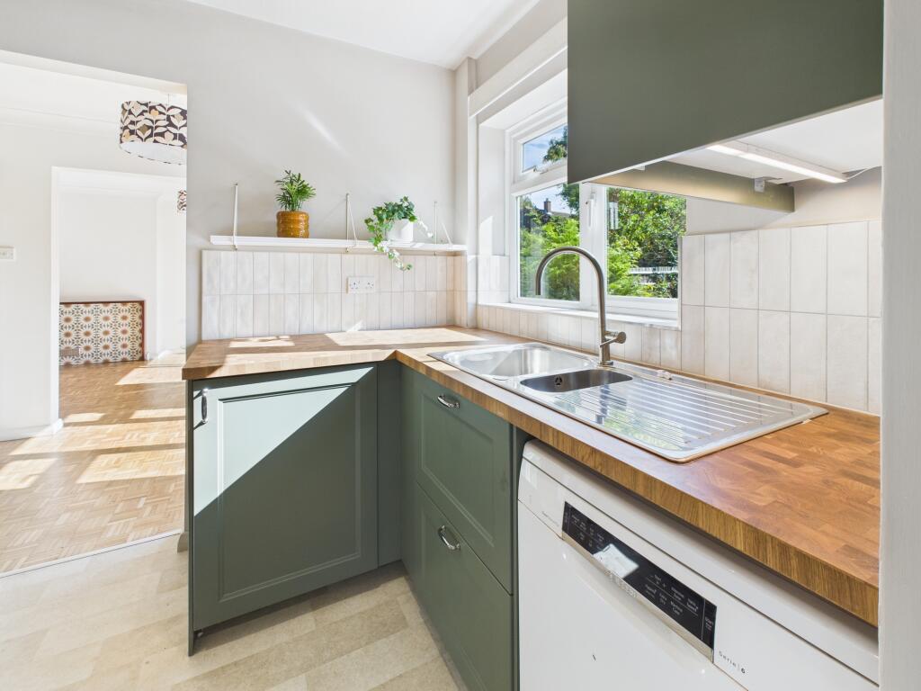 CAM02519G0-PR0333-STILL012