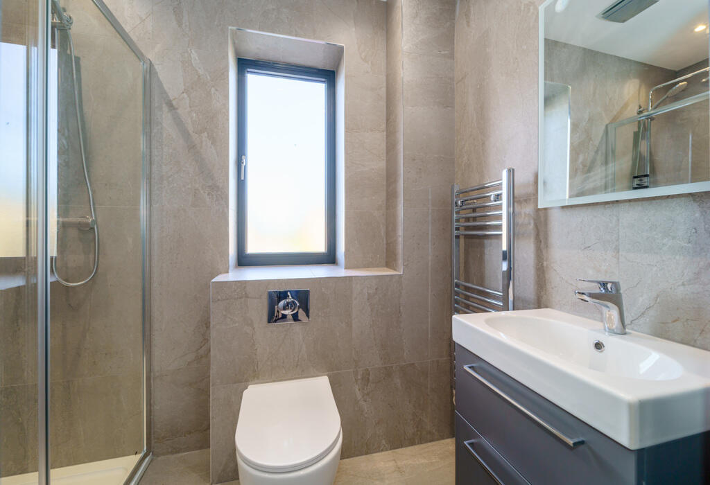 En-suite Bedroom 1
